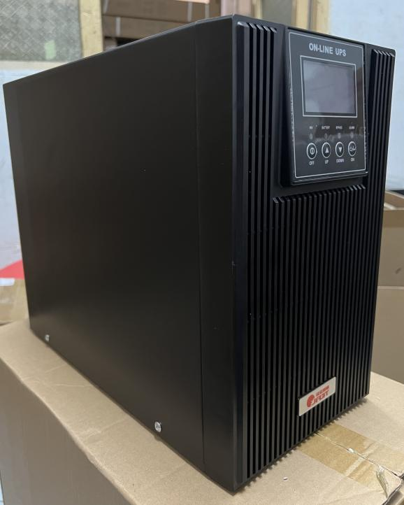 UPS主機